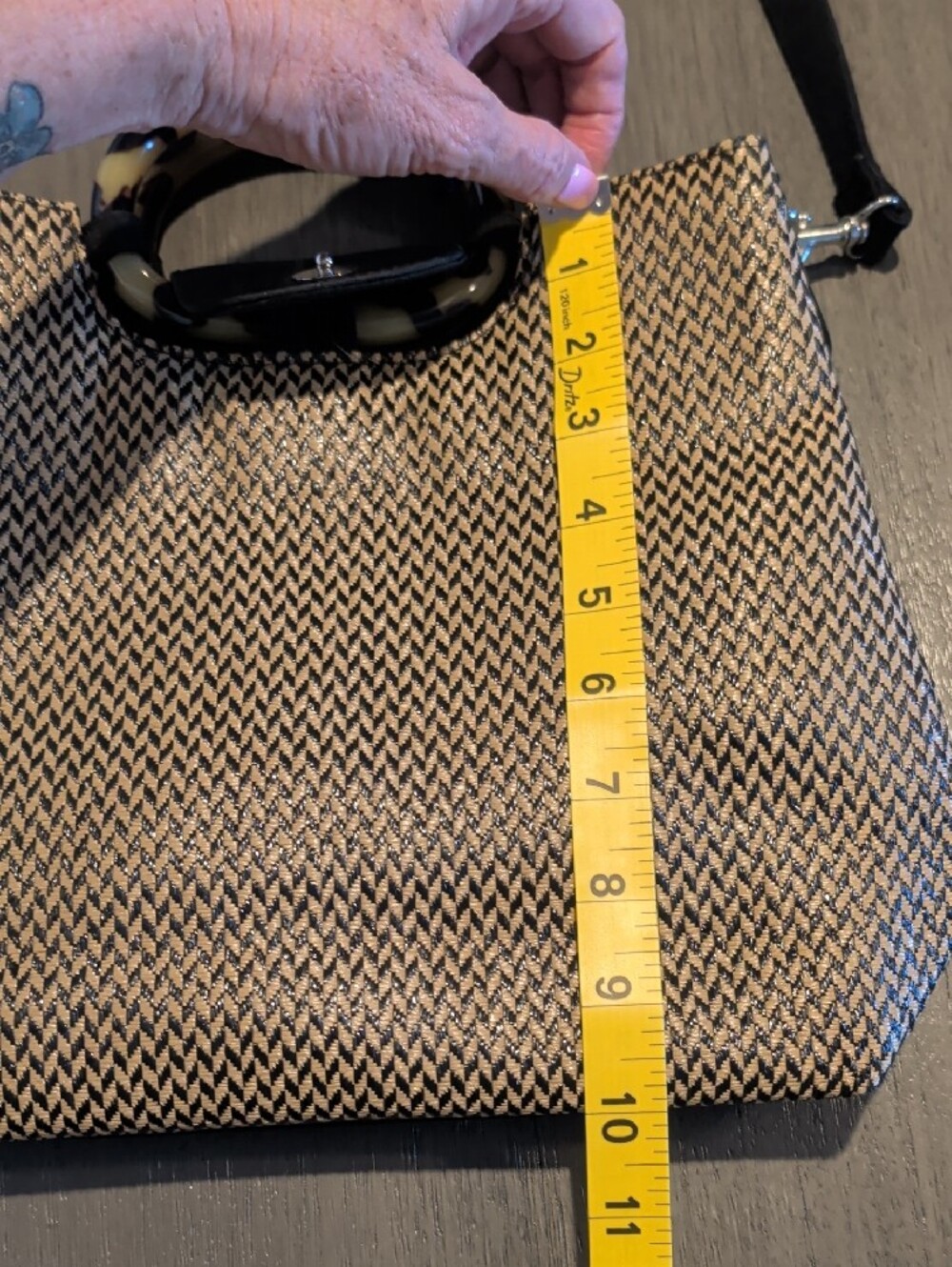 Vintage Marlo Woven Black and Cream Tote with Tortoise Accent Handle - Picture 14 of 14